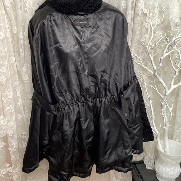 Deep Black Persian Cape Coat. Like Brand New 💕 - Picture 6 of 12